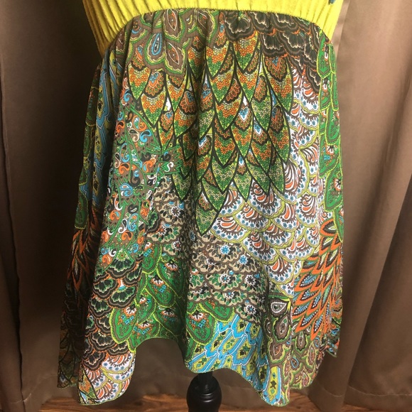 Moa Moa Beaded And Crochet Tank Top With Peacock Pattern Bottom - Picture 2 of 9